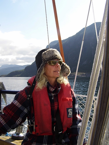 DSCI0634.JPG - Ja, schoen ist das Wetter heute schon, aber es ist auch recht frisch und wer sich nicht die Ohren abbrechen will, der nimmt halt die Biebermuetze ;-)