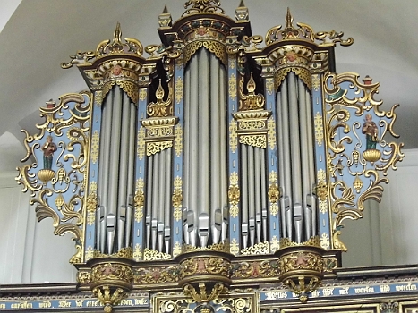 DSCI0365.JPG - DFie Orgel ist wundersch&Atilde;&para;n. Der rest der Kirche, f&Atilde;&frac14;r die eines K&Atilde;&para;nigs, eher spartanisch, was eine gewisse Sympathy weckt...