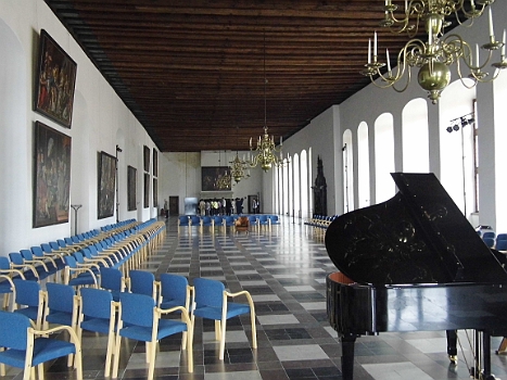 DSCI0379.JPG - Ach ja, &Atilde;&frac14;brigens: Unser neues Musikzimmer (Ballsaal)