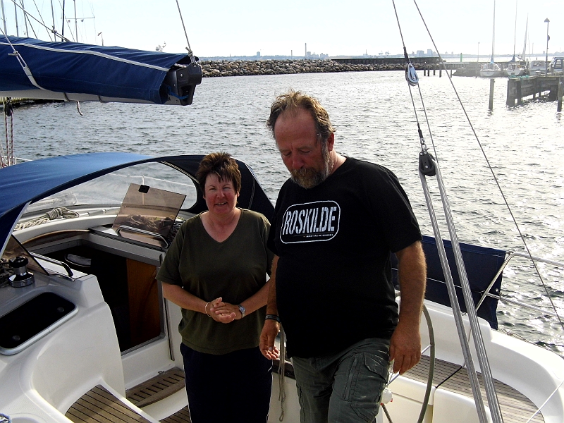 DSCI1062.JPG - Joerg Jonscher nebst Gattin treffen in Helsingoer ein. Wir haben viel Spass zusammen.