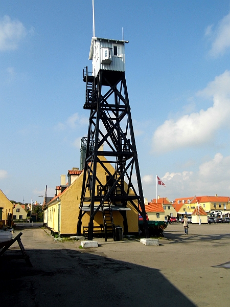 DSCI1104.JPG - Der Lotsenturm von Dragoer. Hier hielt man frueher Ausschau, nach Schiffen, die eines Lotsen bedurften.