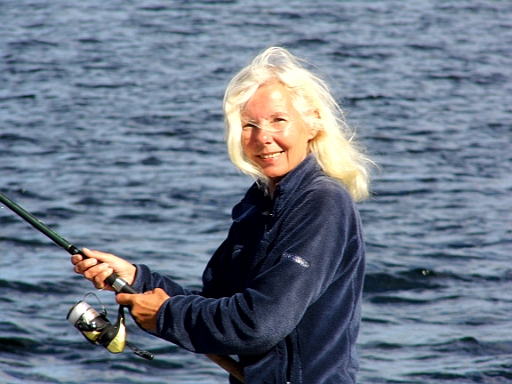 DSCI0608.JPG - Und sie ist sooooo gluecklich dabei. &Atilde;�brigens Korrektur: Waehrend ich diese Bilder aufbereite hat sie schon wieder 2 gefangen...