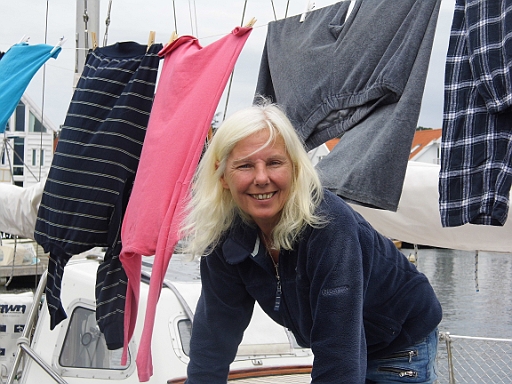 DSCI0360.JPG - So, alles aufgehaengt. Nun ist meine Bordfee zufrieden und wir wenden uns wieder dem gemuetlichen Teil des Lebens zu.