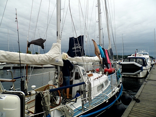 DSCI0362.JPG - Allerdings sollte man von Zeit zu Zeit nach der Waesche schauen, die hoffentlich ordentlich festgeklammert ist. Es wird windig...