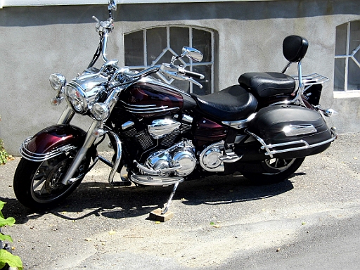 DSCI0394.JPG - Und bei diesem Anblick schlaegt des Skippers Herz mehrere Takte hoeher. Aber was solls: Man kann nicht alles haben und wenn man zu viele Hobbys und Leidenschaften gleichzeitig hat, dann leidet entweder eines, eher aber alle darunter. Also konzentriert sich der Skipper auf sein Schiff. Aber: Trotzdem schoen...