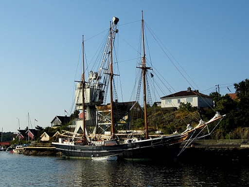 DSCI0404.JPG - Und noch so ein Schmuckstueck laeuft in Lillesand ein.