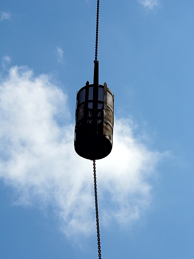 DSCI0458.JPG - Warum? Weil in diesem eisernen Gefaess ein Feuer brannte, ein echtes, welches die Schiffe der damaligen Zeit warnte.