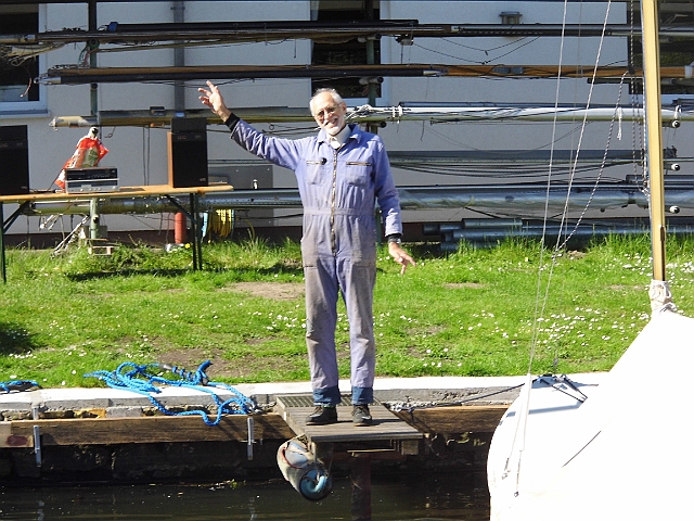 DSCI0240.JPG - Man sieht ihm foermlich an, dass ihm das ganze auch einen riesen Spass macht.