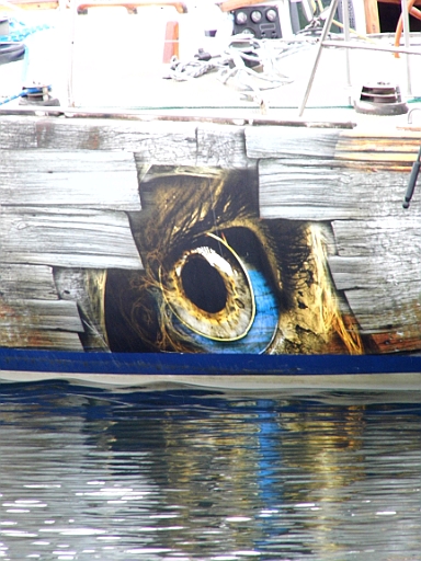 DSCI0714.JPG - Wer da wohl durch die Bordwand schaut?