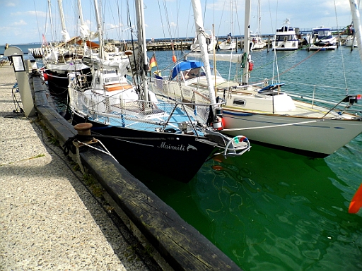 DSCI0726.JPG - Und schliesslich erreichen wir Drag&Atilde;&cedil;r. Auch hier wirds voll, aber kein Vergleich zu Anholt. Ist auch nur wegen des bevorstehenden, 2taegigen Musikfestivals.