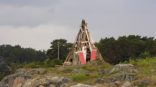DSCI0035.JPG - Ja und dann nimmt das zukuenftige  Feuer schon konkrete Formen an...
