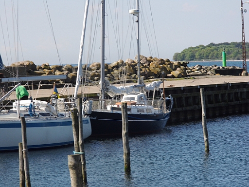 DSCI0374.JPG - Unser Liegeplatz in Roedvig. Man sollte es nicht glauben, aber bei dem dann aufkommenden E-Sturm lagen die Schiffe im inneren Fischereihafen wesentlich unruhiger als wir. 