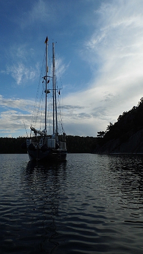 DSCI0065.JPG - Aber jedes Paradies hat auch seine Schattenseiten und so gibt's am naechsten Tag nach einem eigentlich schoenen Morgen mehrere Gewitter. Wir machen es uns also gemuetlich. Morgen soll es weitergehen. 