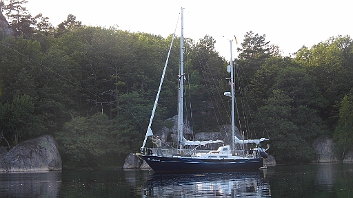 DSCI0076.JPG - Auch der Skipper versuchte sich im Fischen und die Wuerfe waren zum Teil erstklassig... Aber das war auch alles....