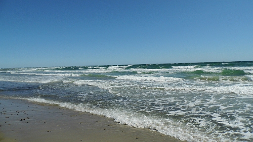 DSCI1283.JPG - Ein schoenes ruhiges Wetterfenster beendet den Schwedenauffenthalt. Man muss es halt nehmen, wie es kommt und so setzen wir nach Skagen ueber. Mit geliehenen Fahrraedern gehts nach Grenen. Immer wieder ein schoener Anblick.
