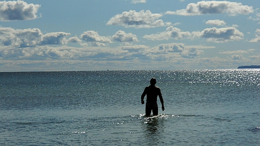 DSCI2026.JPG - In Roedvig finden wir noch einen schoenen Badestrand den wir nicht ungenutzt lassen koennen.