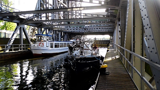 DSCI2201.JPG - Wir fahren nach kurzer Wartezeit durch das Alte. Immer wieder beeindruckend.