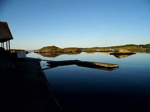 DSCI0895.JPG - Ist das nicht ein Traum von Ruhe!? Der Segelverein gehoert uns. Zumindest meist Vormittags. Manchmal auch ganztaegig. Hier kann die Seele baumeln...