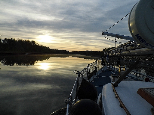 DSCI0230.JPG - Ein neuer Morgen und was fuer einer. Ich liebe diese fruehen Morgenstunden auf dem Kanal oder der Hohensaaten-Friedrichsthaler- Wasserstrasse