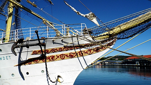 DSCI1150.JPG - Das Schiff steht prima in Farbe und macht einen sehr gepflegten Eindruck.