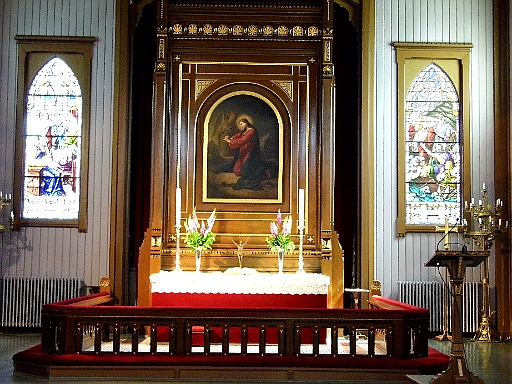 DSCI0328.JPG - Hier der Altar. Wenigstens nicht ganz so "goldprotzig" wie in vielen anderen grossen Kirchen. Halt eine Seefahrerkirche.