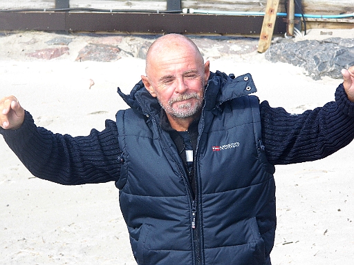 DSCI1832.JPG - Nein, nicht Griechenland, das ist ein Strand-Sirtaki auf Anholt ;-)