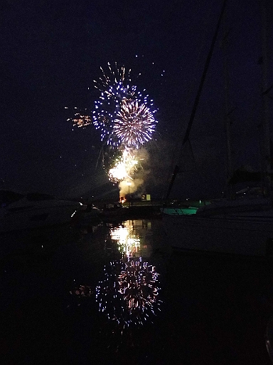 DSCI0184.JPG - Dann haben wir aber genug Feuerwerk und Krach bis zum neuen Tag. Auch wenns noch so schoen aussieht.