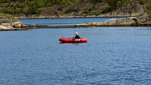 DSCI1227.JPG - Und weg ist die Bordfee. Aber so schoen der Platz auch ist, das Anglerglueck ist ihr hier nicht hold.