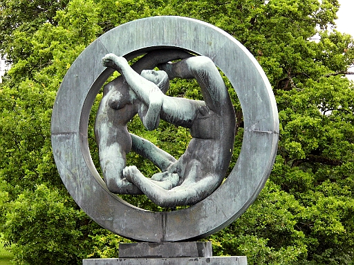DSCI0669.JPG - Skulpturen im Vigelands Park. Sie drehen sich alle um den Circle of Life