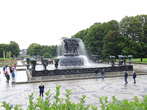 DSCI0686.JPG - Der Besuch dieses Parks hat sich gelohnt. Allein der Brunnen ist sehenswert.
