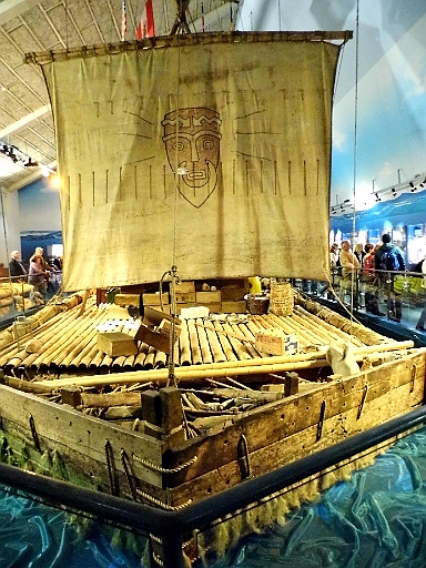 DSCI0828.JPG - Hier die Kontiki, das Balsafloss von Thor Heyerdahl, mit dem erden Pazifik ueberquerte