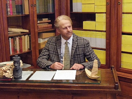 DSCI0834.JPG - Ja, und da ist er persoenlich. Nun ja, nicht ganz. Dies ist Thor Heyerdahl in Wachs. Sieht aber echt aus!