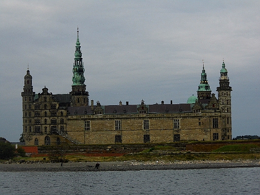 DSCI1902.JPG - Wir verlassen Helsingoer. Noch ein Blick auf das Schloss - ausnahmsweise mal fast ganz ohne Baugerueste